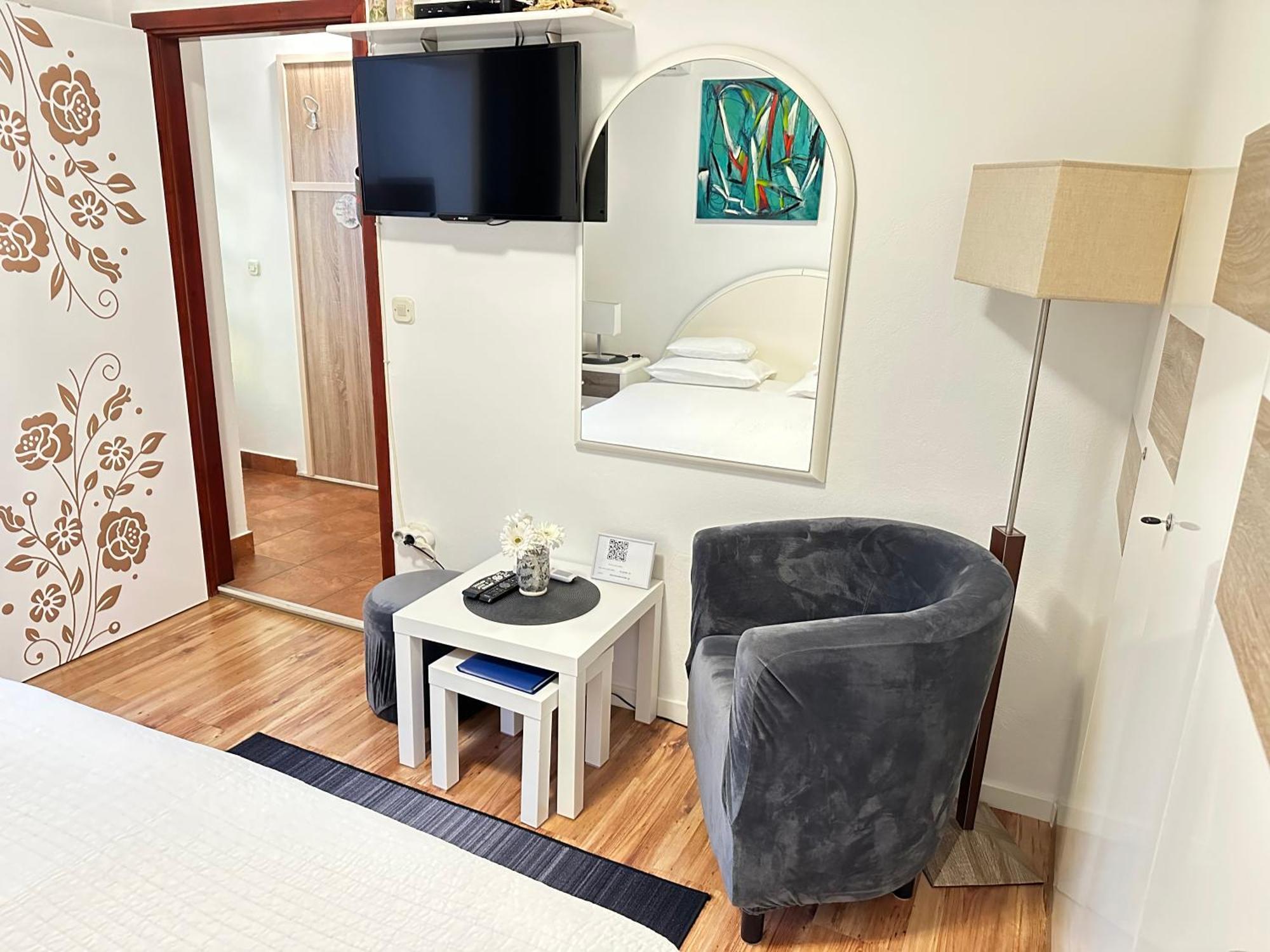 Apartments - Rooms VESNA Primošten Buitenkant foto