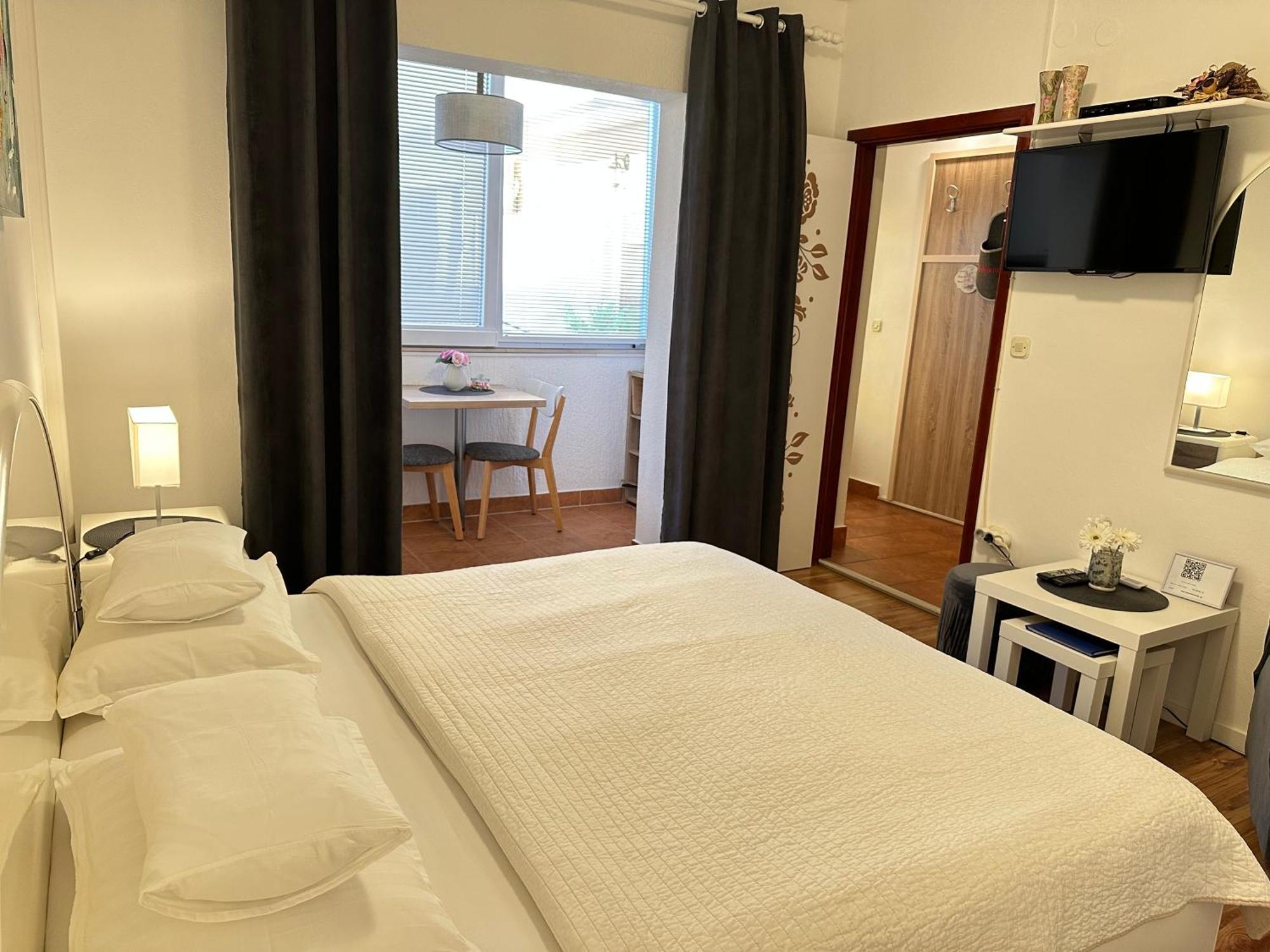 Apartments - Rooms VESNA Primošten Buitenkant foto
