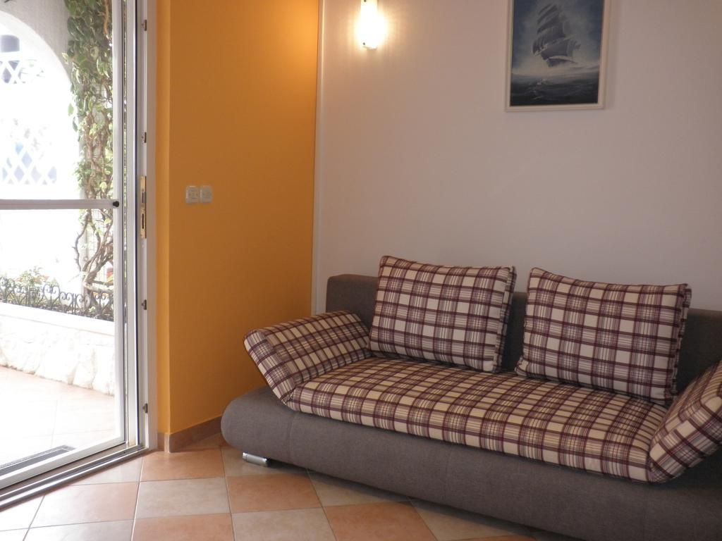Apartments - Rooms VESNA Primošten Kamer foto