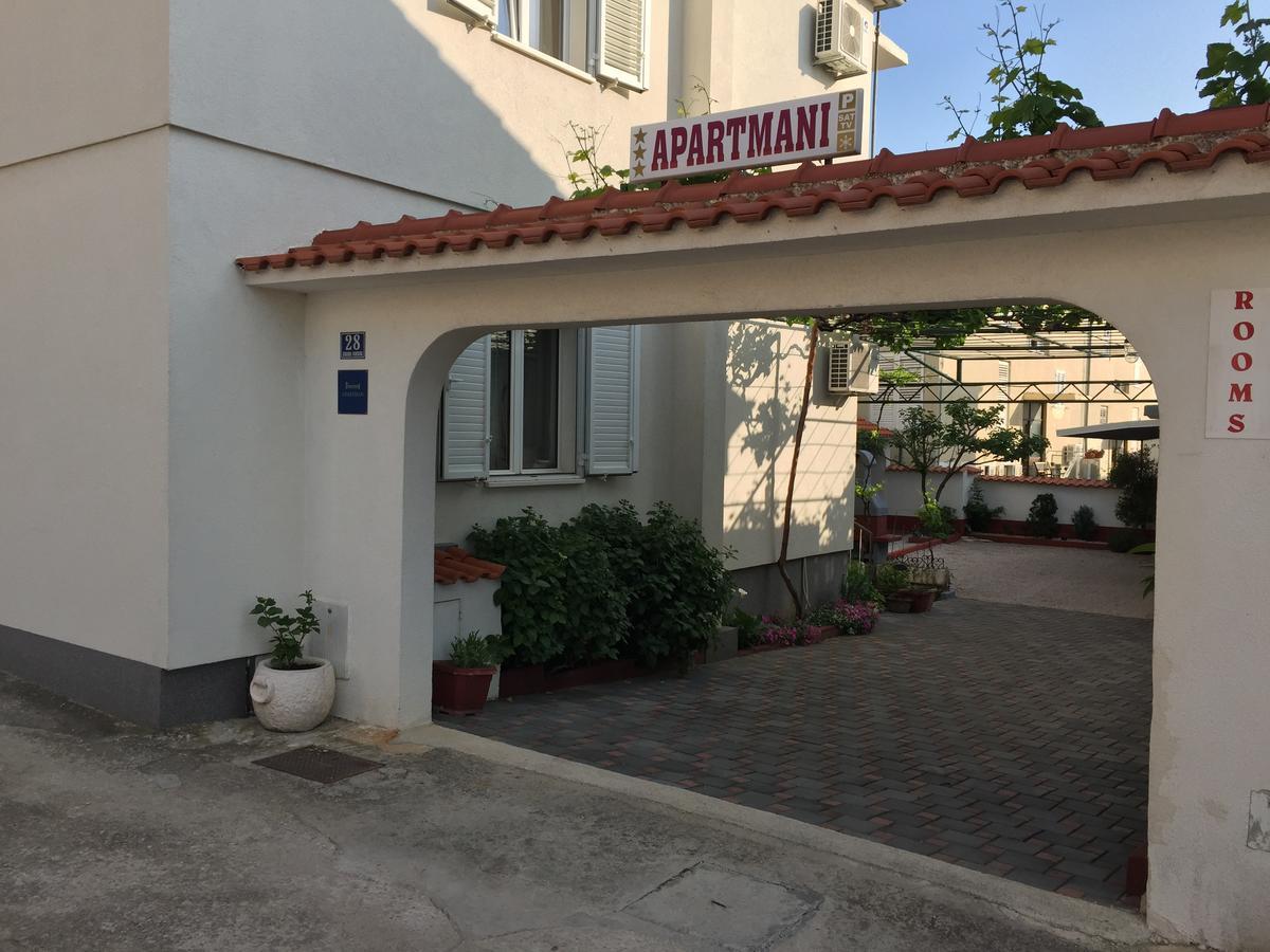 Apartments - Rooms VESNA Primošten Buitenkant foto